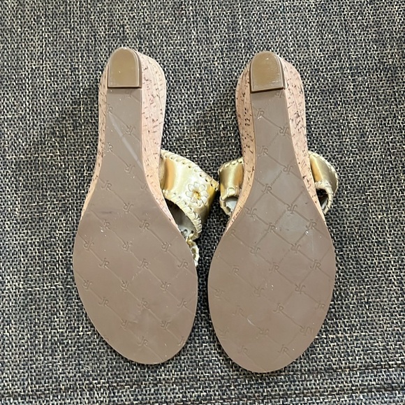New without box . Jack Rogers metallic gold cork wedge sandals. Size 6 1/2 - Picture 3 of 4